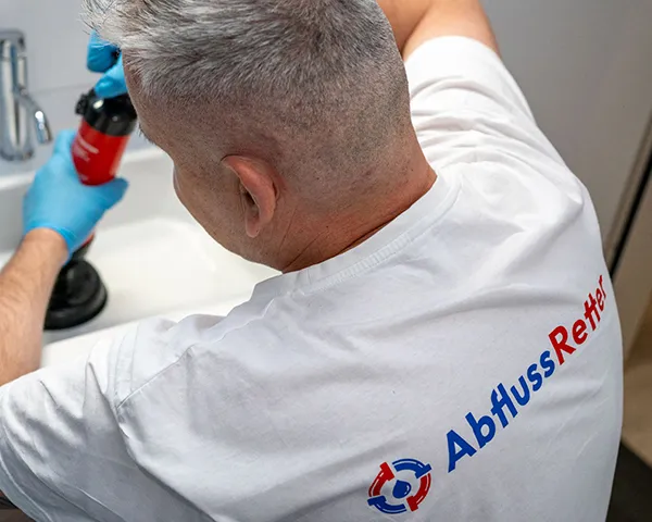 Rohrreinigung Experte und Techniker Abfluss Retter Schweiz